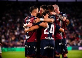 Los jugadores del Levante celebran el gol anotado ante el Albacete.