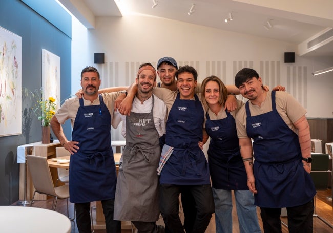 Equipo del RiFF, en la sala del restaurante, durante una ausencia premeditada del chef.