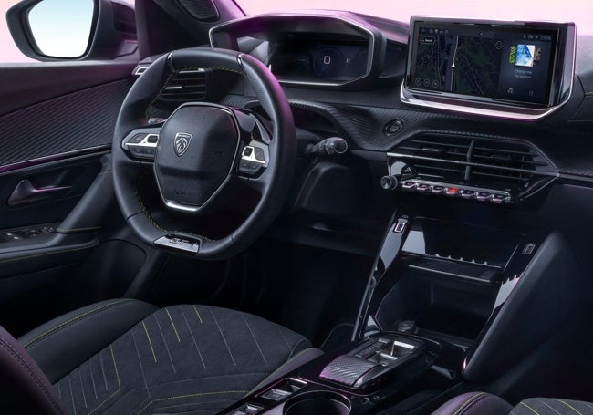 El 'i-cockpit' protagoniza el interior como de costumbre en la marca francesa.