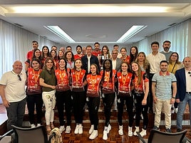 Las campeonas fueron recibidas por la corporación municipal.