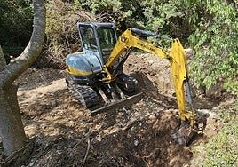 Limpieza del canal de la Cascada de la