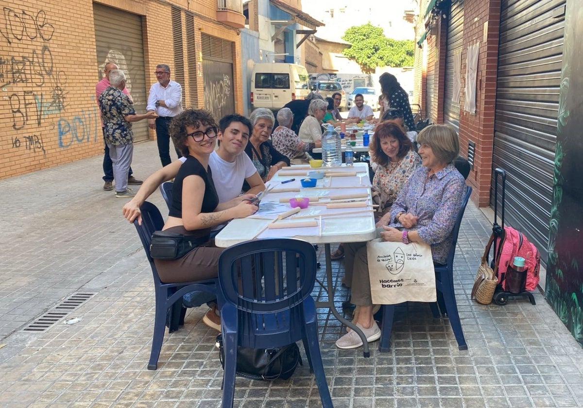 Vecinos del distrito de Zaidía, en un taller reivindicativo.