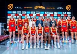 Foto de familia de la selección española en la presentación del equipo.