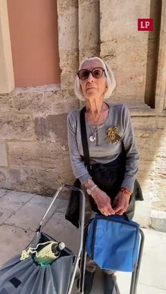 La primera para el besamanos