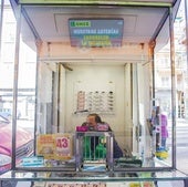 Venta de cupones en un quiosco de la ONCE.