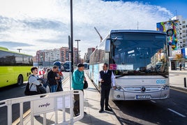 Los autobuses, una alternativa al transporte ferroviario cuando éste no es posible.