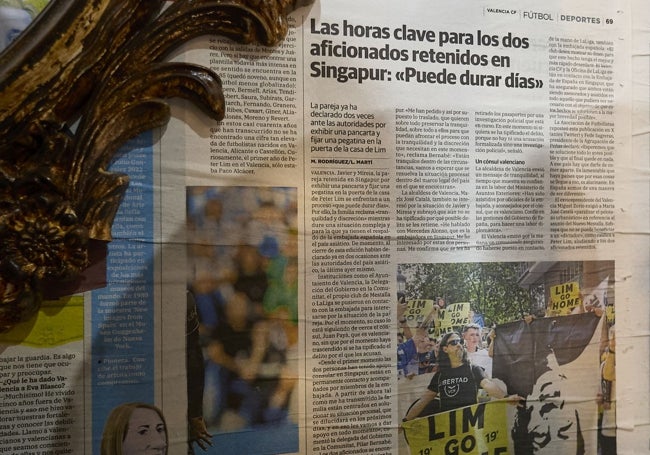 Páginas del periódico LAS PROVINCIAS, junto a un espejo clásico.