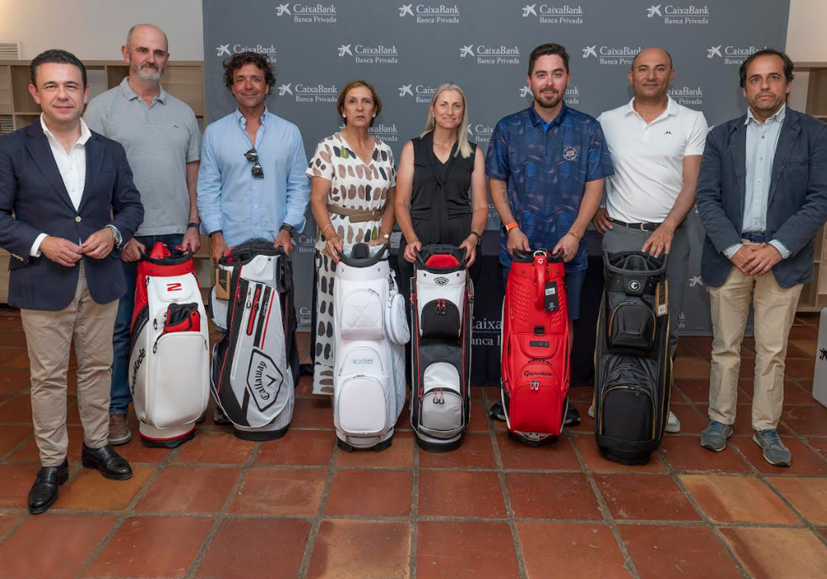 Juan Ruiz, director comercial CaixaBank Banca Privada en Com Valenciana y Reg Murcia, Luis Pellicer, 1º clasificado HCP inferior, Carlos Esteve, 3ºclasificado HCP superior, Mª Encarnación Seoane, ganadora en categoría femenina, Silvia López, 3ª clasificada HCP Inferior, Alejandro Bendicho, 1ºclasificado HCP superior, Ezzedinne El Sayed 2ºclasificado HCP superior y Jorge González, director CaixaBank Wealth.