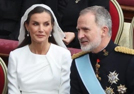 La reina Letizia y el rey Felipe VI en la misa de inicio del pontificado de León XIV en el Vaticano.