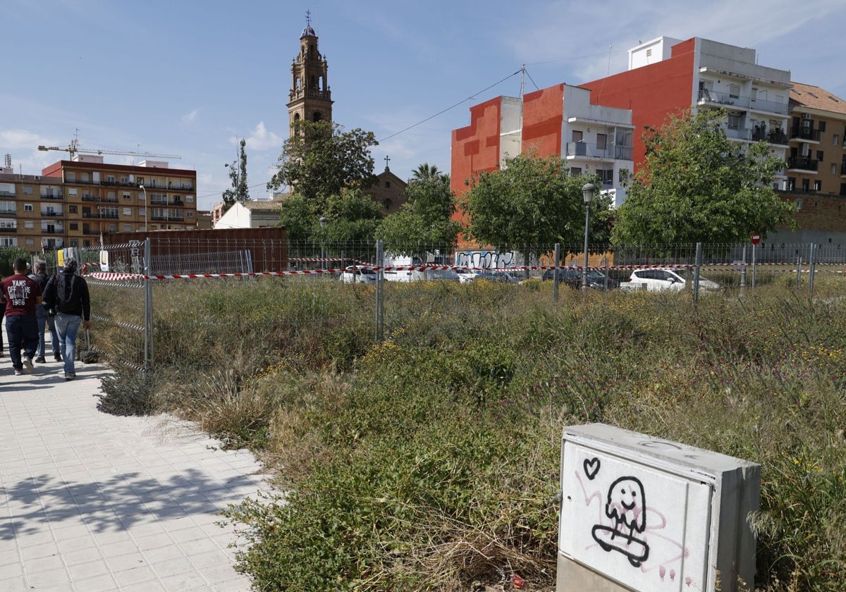 Un solar donde se construirán viviendas asequibles en Valencia.
