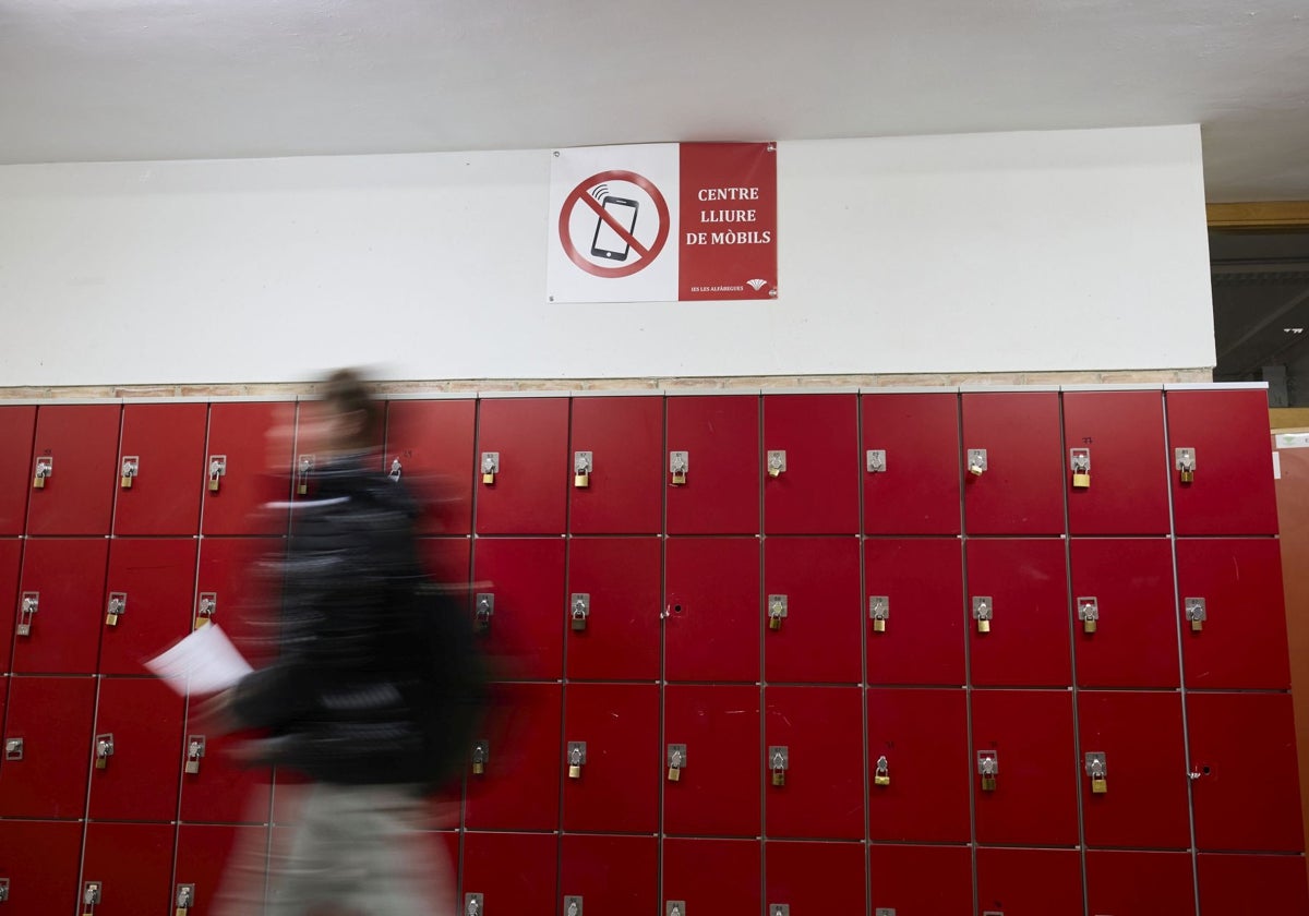 Instituto de Bétera, que ya prohibía el móvil desde antes de la regulación general.