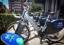 Estación de bicicletas de uso público en Torrent.