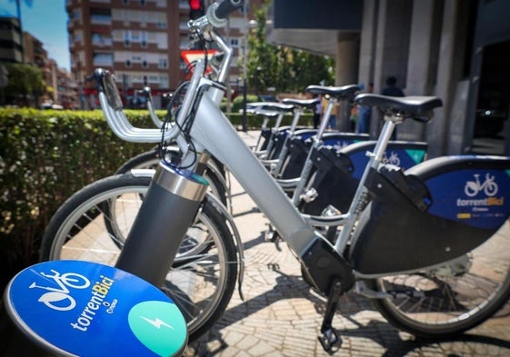 Estación de bicicletas de uso público en Torrent.