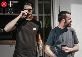 Víctor y Pablo, creadores de Foc, en su tostador de Patraix.