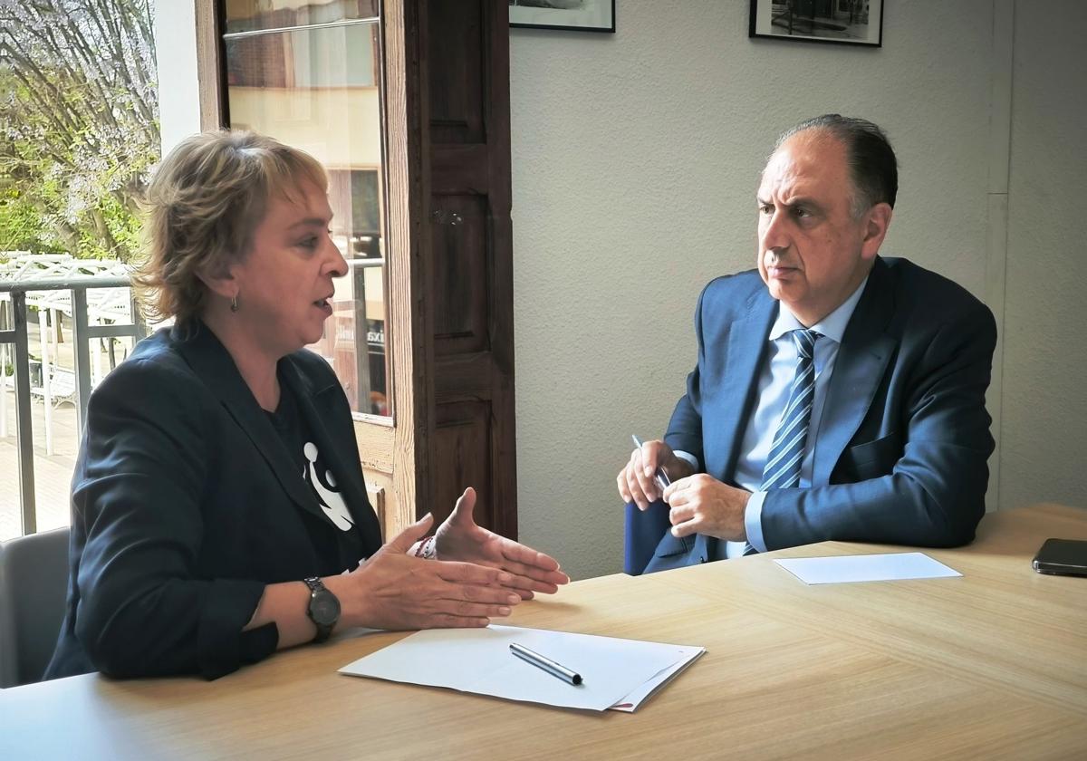 La alcaldesa Eva Sanz y el conseller de Emergencias, Juan Carlos Valderrama.