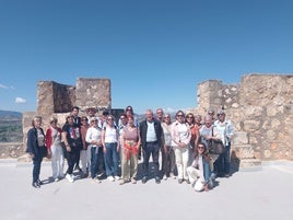 Los alumnos de la extensión de Xàbia durante la excursión para conocer los castillos.