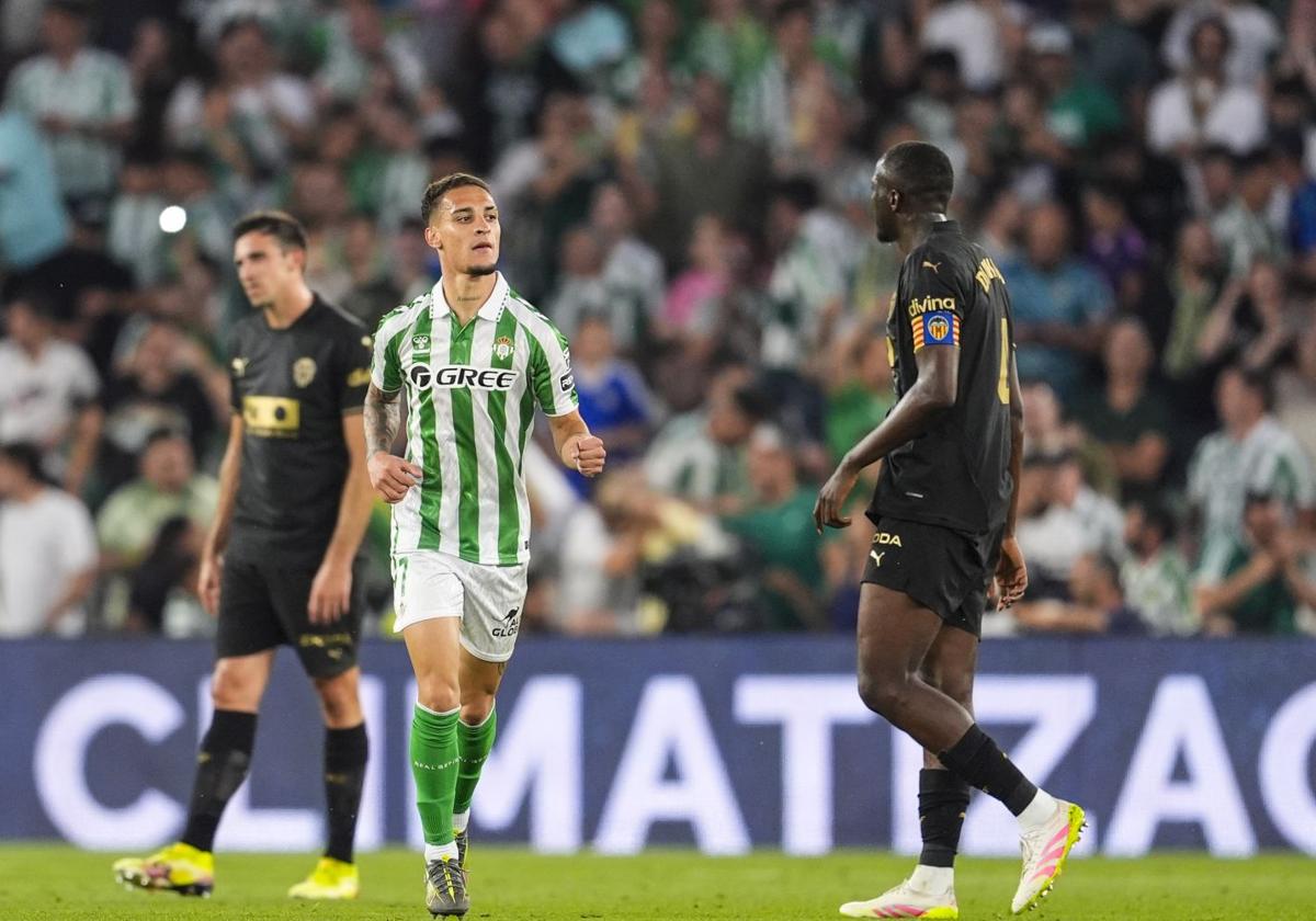 Antony, celebrando ante el Valencia.
