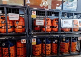 Venta de bombonas de butano en una imagen de archivo.