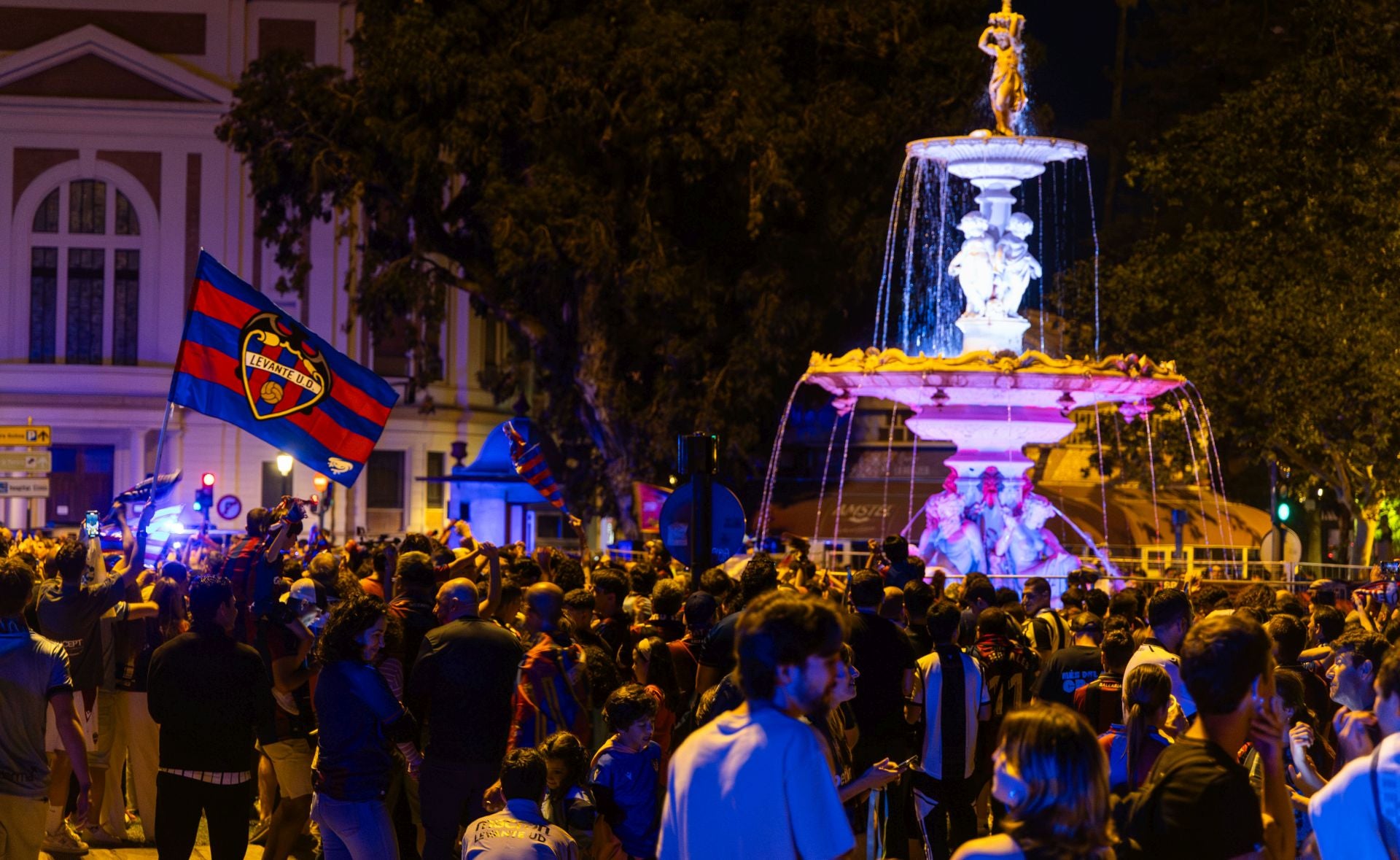 FOTOS | La espectacular celebración del ascenso del Levante en Valencia