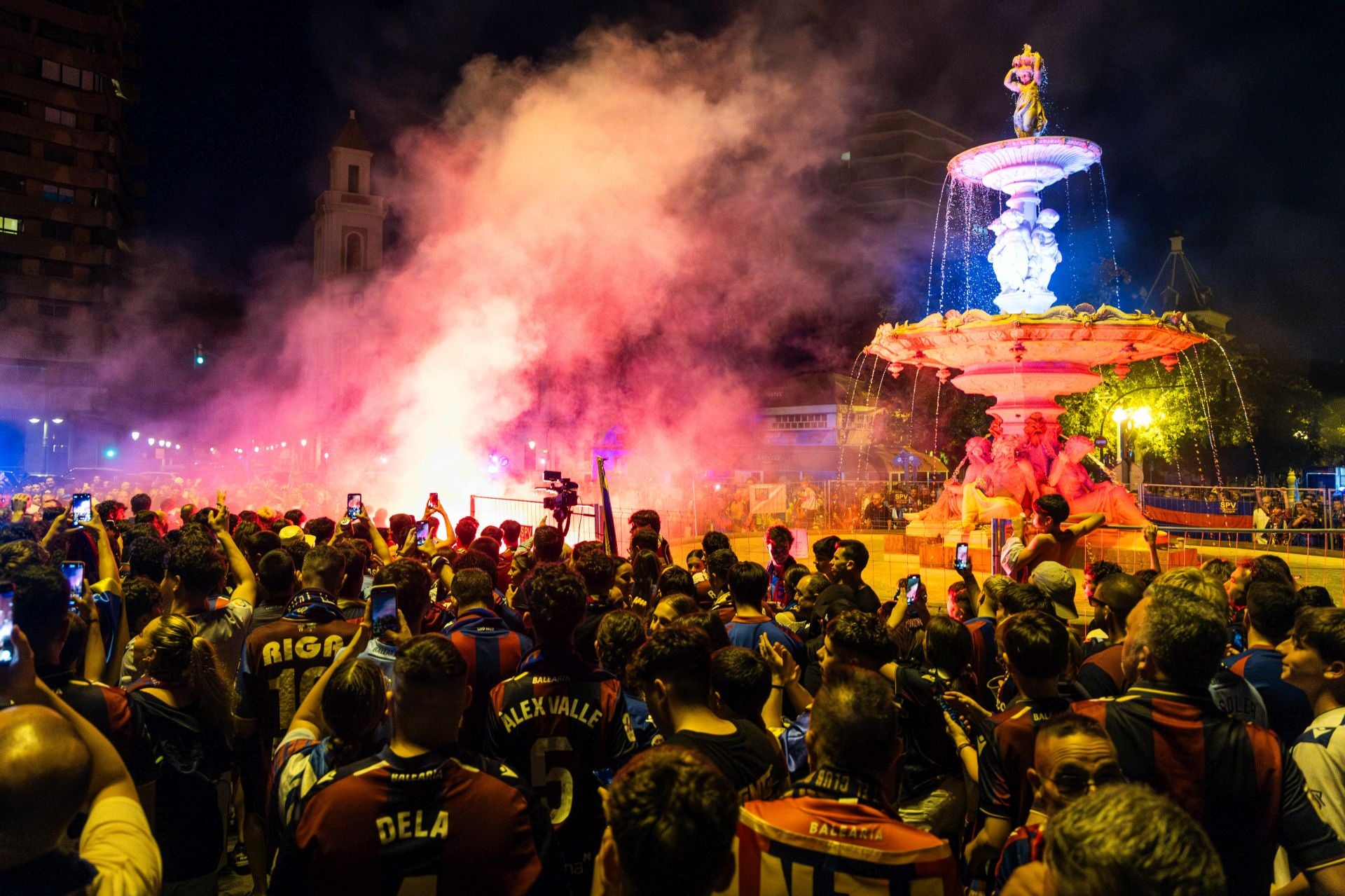 FOTOS | La espectacular celebración del ascenso del Levante en Valencia