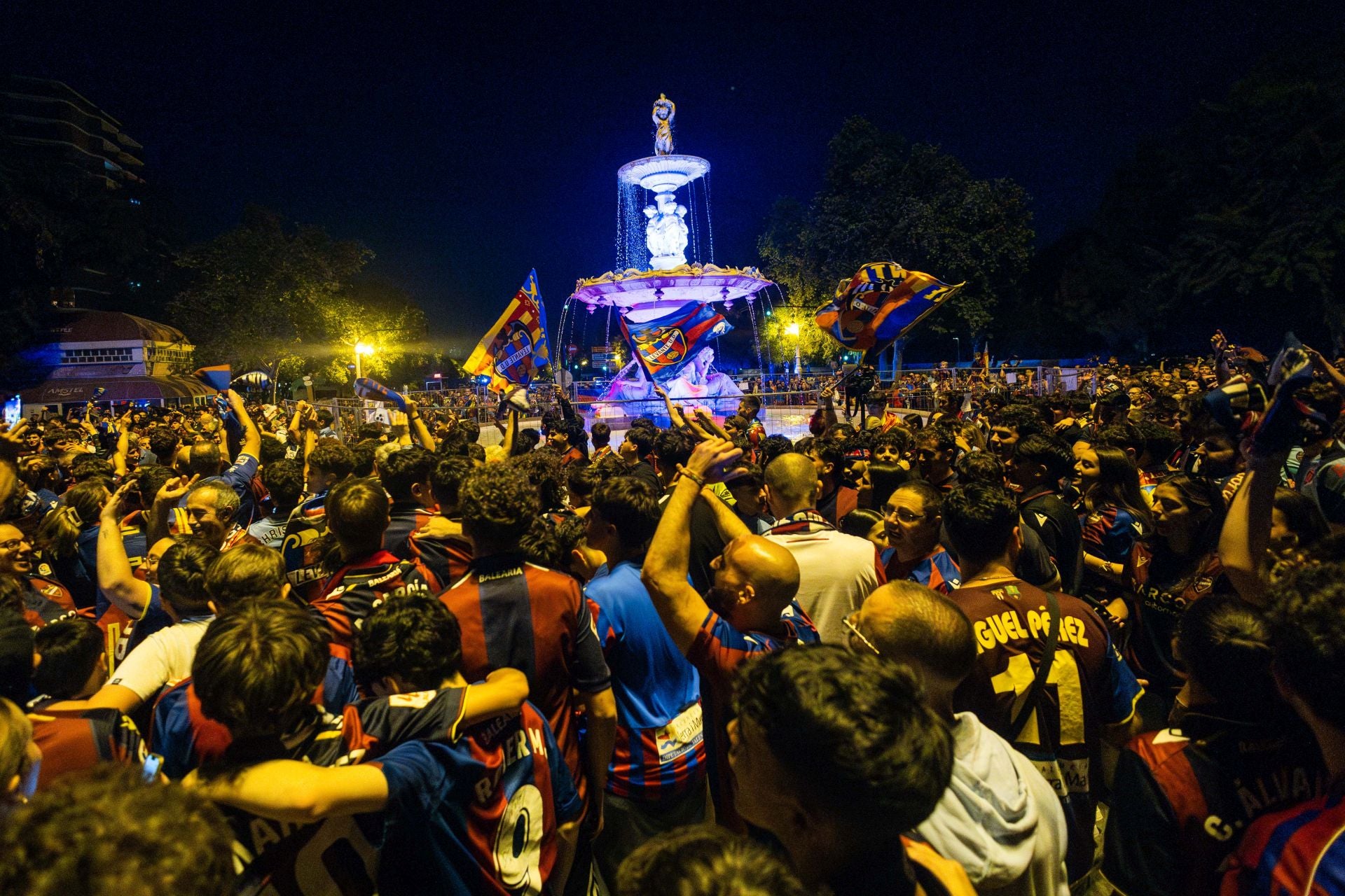 FOTOS | La espectacular celebración del ascenso del Levante en Valencia
