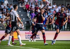 Morales celebra el gol del Levante en Burgos.