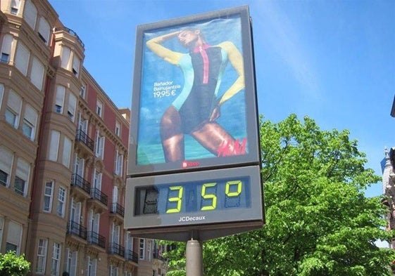 Un termómetro marca 35ºC en una imagen de archivo.