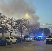 Un incendio en una nave industrial de Torrent obliga a vecinos a confinarse en sus casas