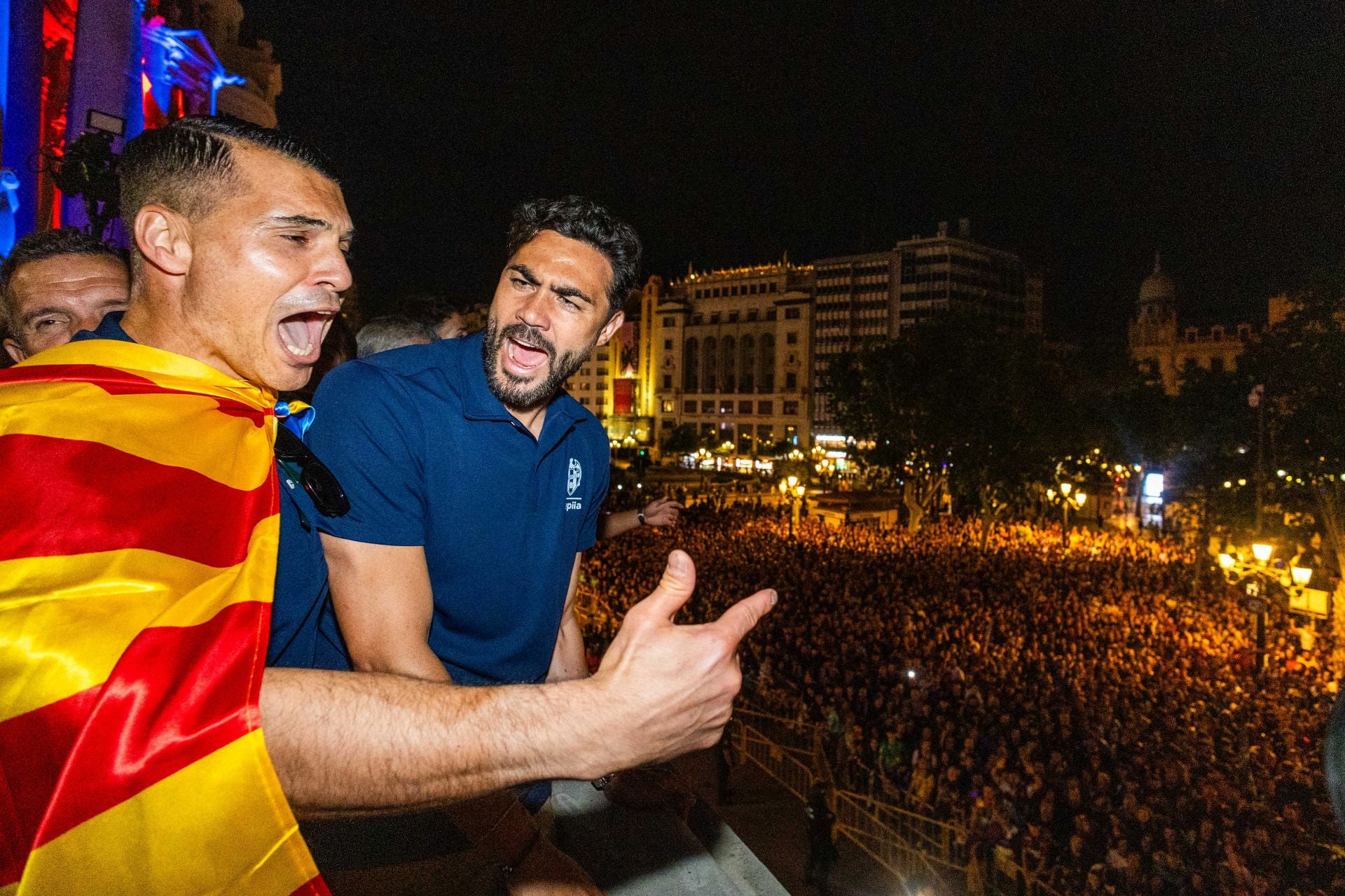 La rúa de celebración del ascenso del Levante, en imágenes