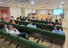 Imagen de la reunión en el Ayuntamiento de Paiporta.