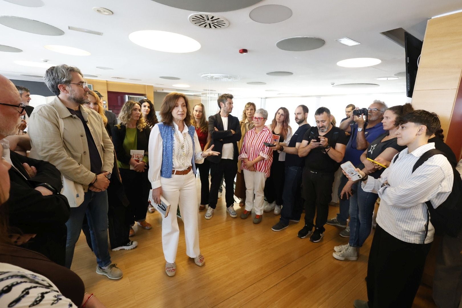 Fotos: El Tren de la Cultura llega a Valencia con Alice Kellen, Máximo Huerta o Blue Jeans
