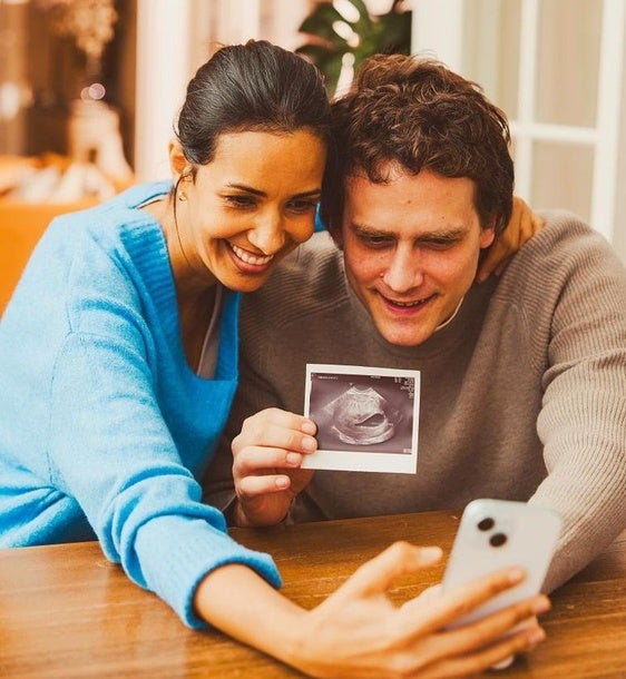 Una pareja tras su paso por el IVI