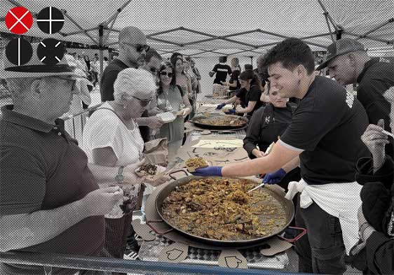 Degustación de una de las paellas cocinadas en Guadalajara.