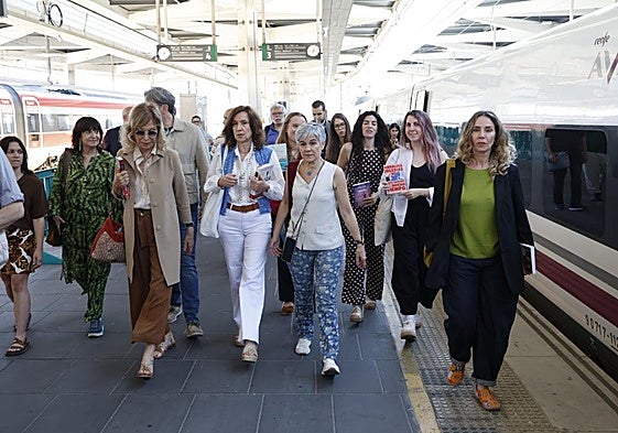 Los escritores han llegado en AVE.