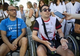 José Cifre, a la derecha, un paciente del Moliner.