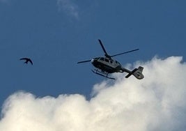 El helicóptero durante la operación.