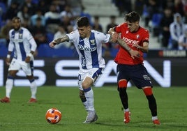 Dani Raba (izquierda), durante un partido ante Osasuna.