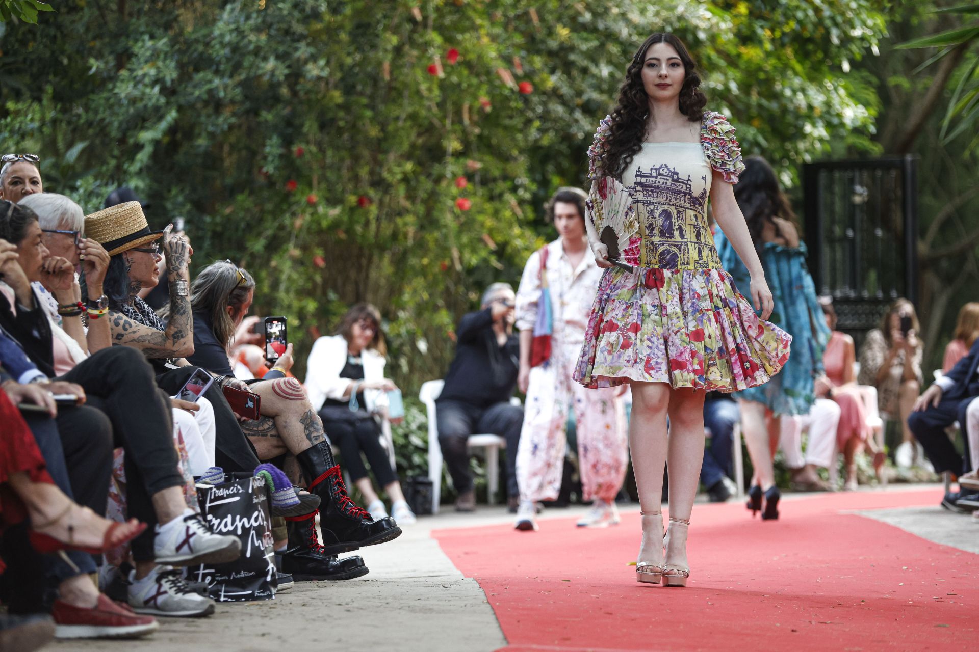 FOTOS | Desfile de Francis Montesinos en Llíria por sus 50 años de trayectoria
