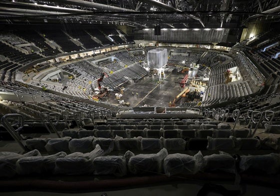 Interior del Roig Arena desde el anillo superior de las gradas.
