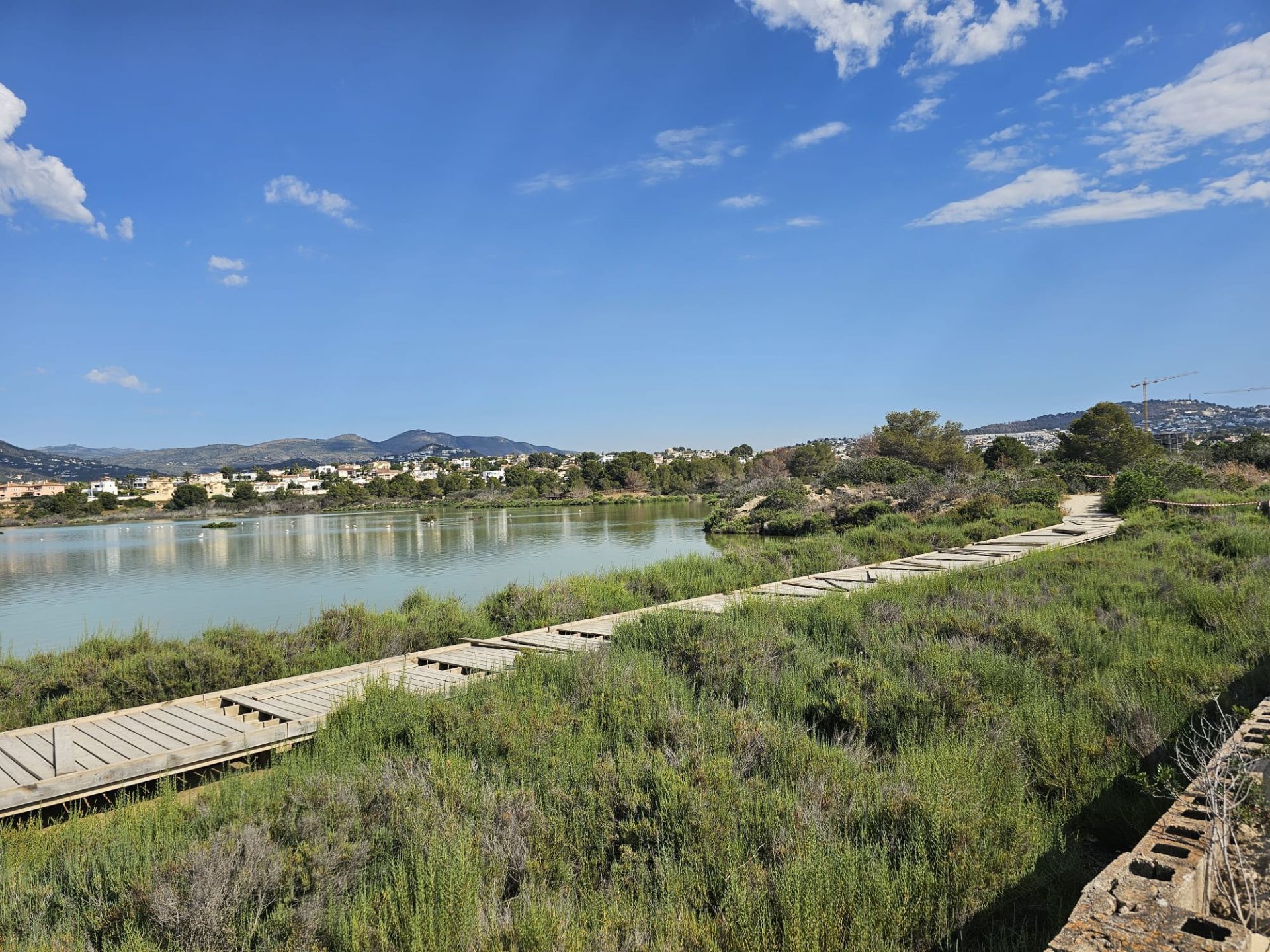 Las Salinas, con la pasarela que se está desmontando.