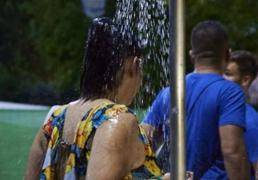 ¿Es mejor ducharse antes o después de bañarse en la piscina?