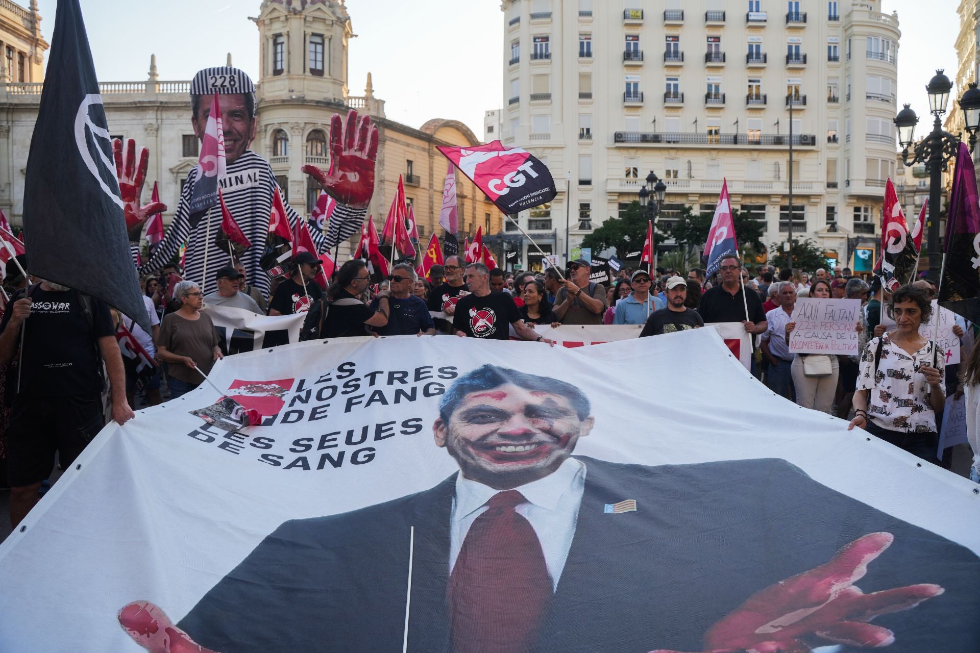 FOTOS | Séptima manifestación en Valencia por la gestión política de la dana