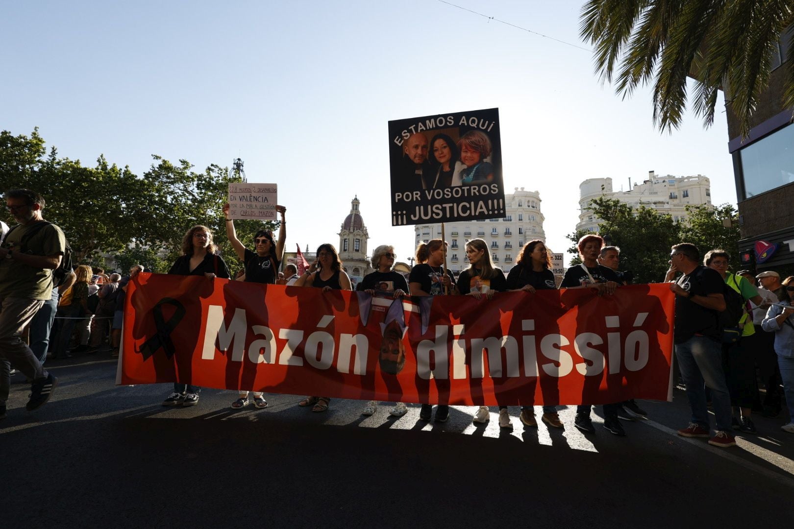 FOTOS | Séptima manifestación en Valencia por la gestión política de la dana