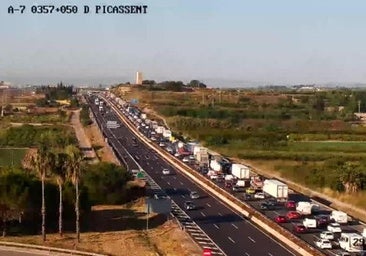 Atascos en la A-7 a la altura de Picassent este jueves, 29 de mayo.