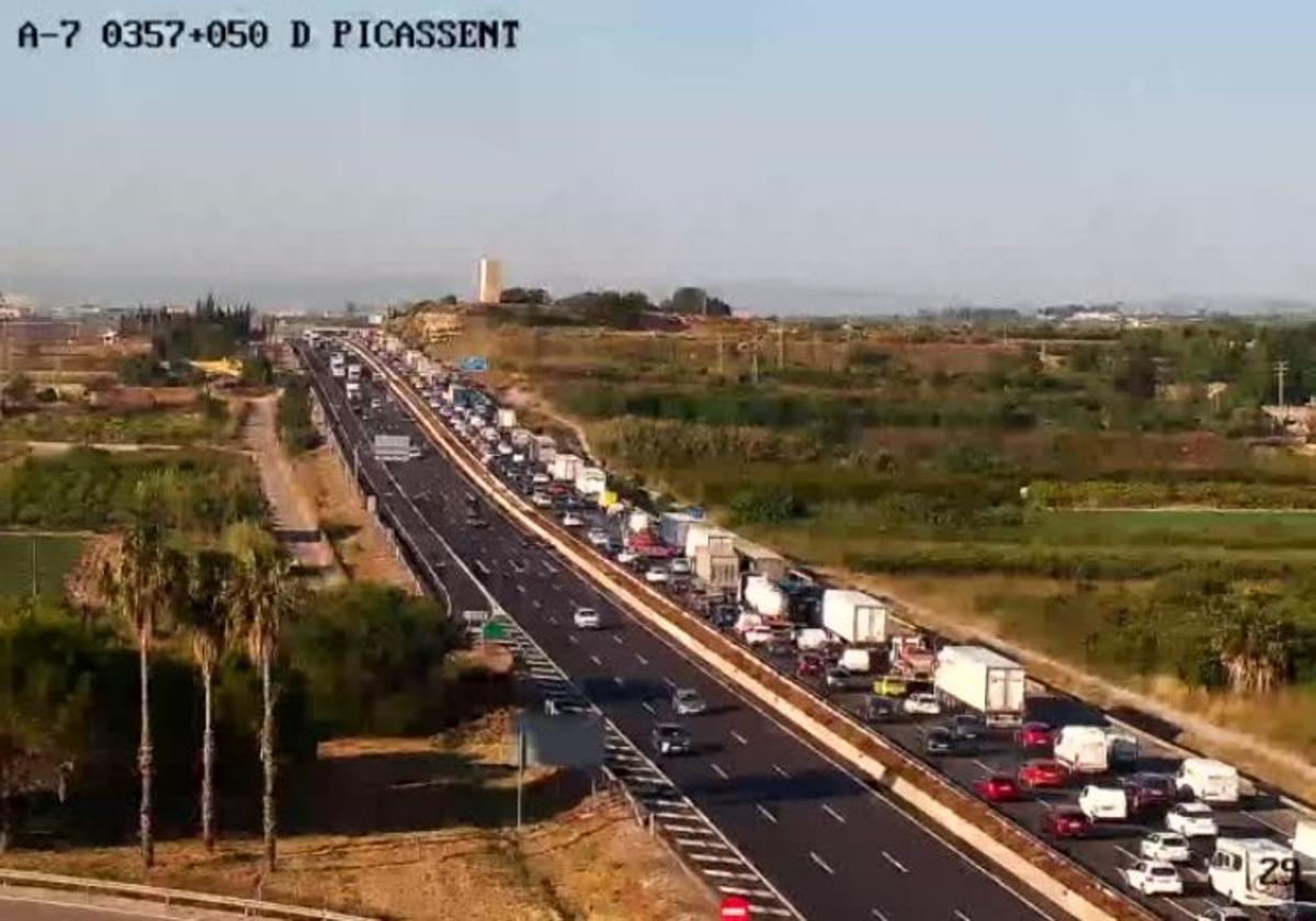Vehículos parados en la a-7 este jueves durante varias horas | las provincias