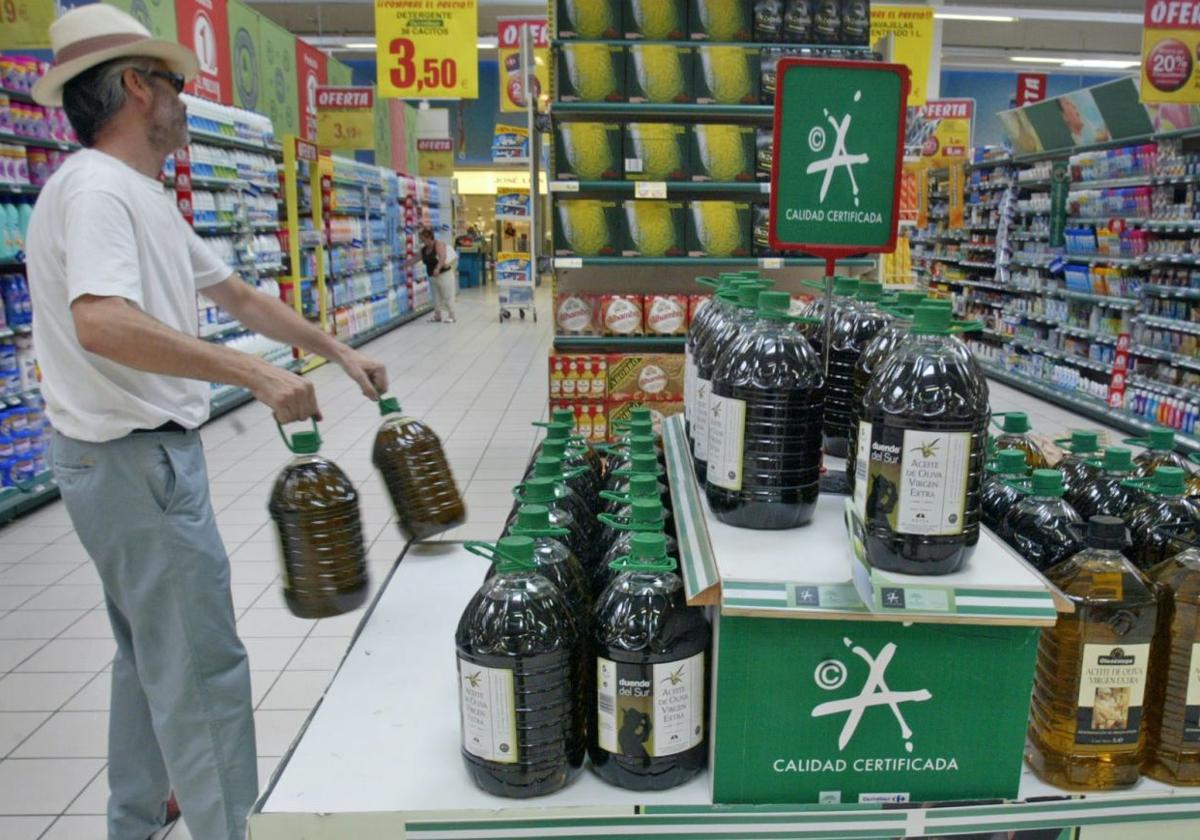Carrefour lanza una oferta que deja el aceite de oliva virgen extra a 3,89 euros el litro