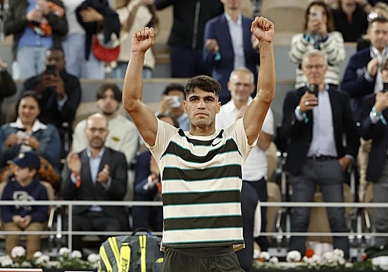Alcaraz celebra su triunfo ante Marozsan.