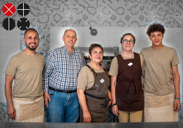 Los protagonistas del milagro, al frente del horno de Picanya.