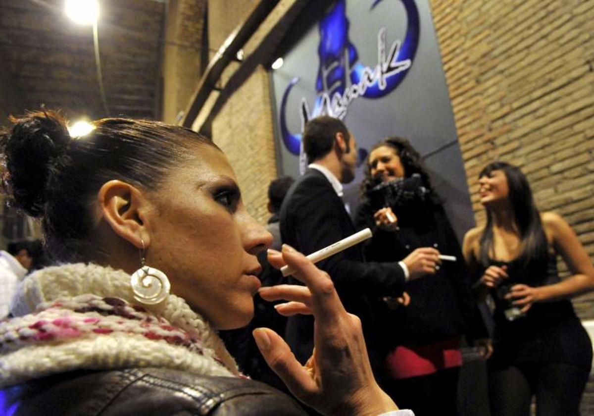Los 9 lugares elegidos por sanidad donde estará prohibido fumar cuando entre en vigor la nueva ley | las provincias