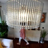 Luz encendida en una vivienda.